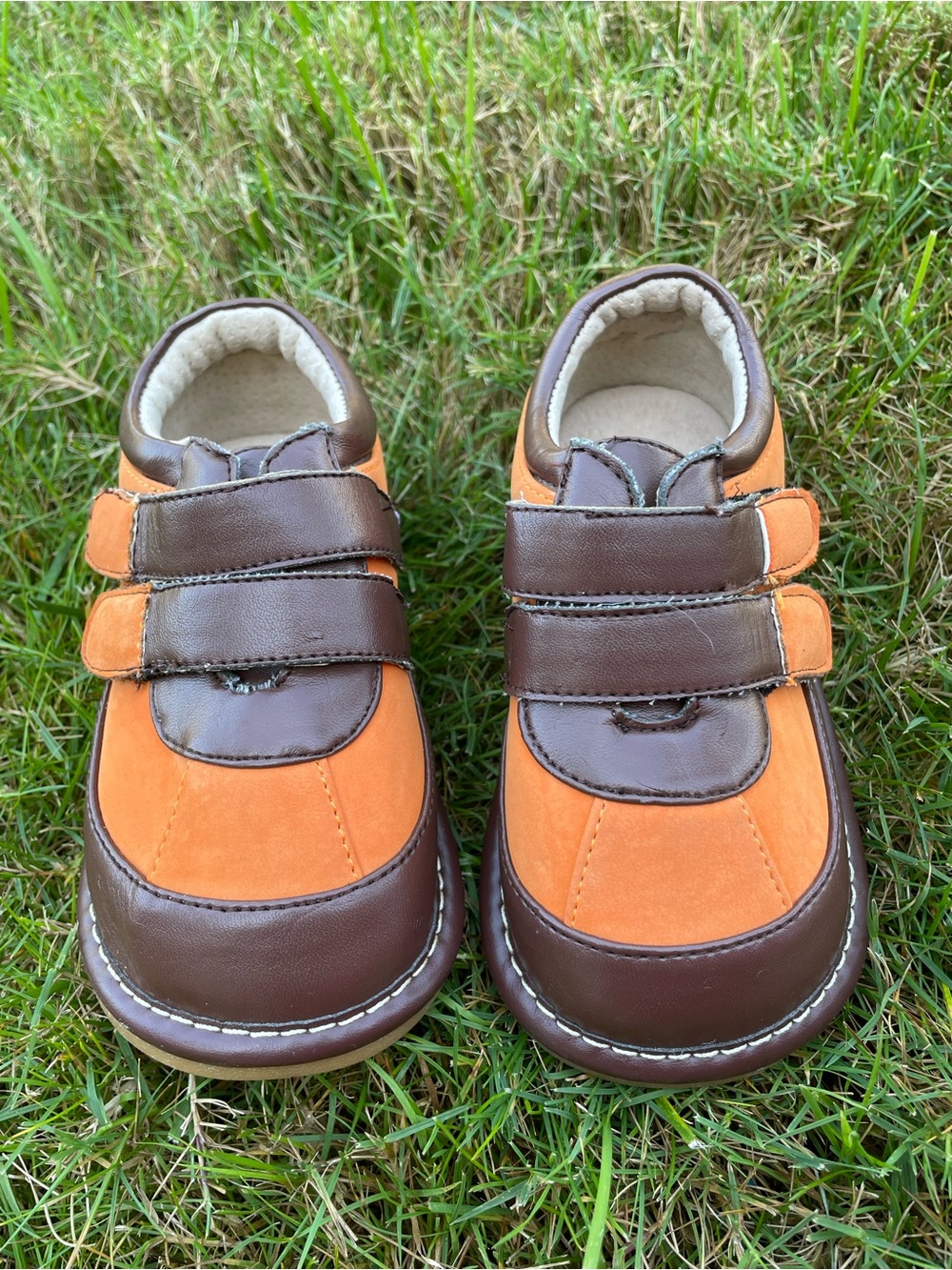 Hide and squeak shoes 9/25 (fits like 8c)